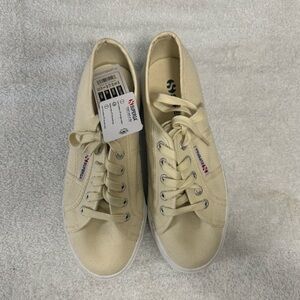 NWOB Superga Women’s Platform Sneakers Sz 6
